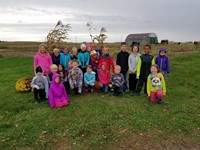 Class of students posing outside for a photo (2nd Grade Pioneer Day - Fall 2017)
