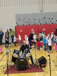 Elementary students dancing in gym
